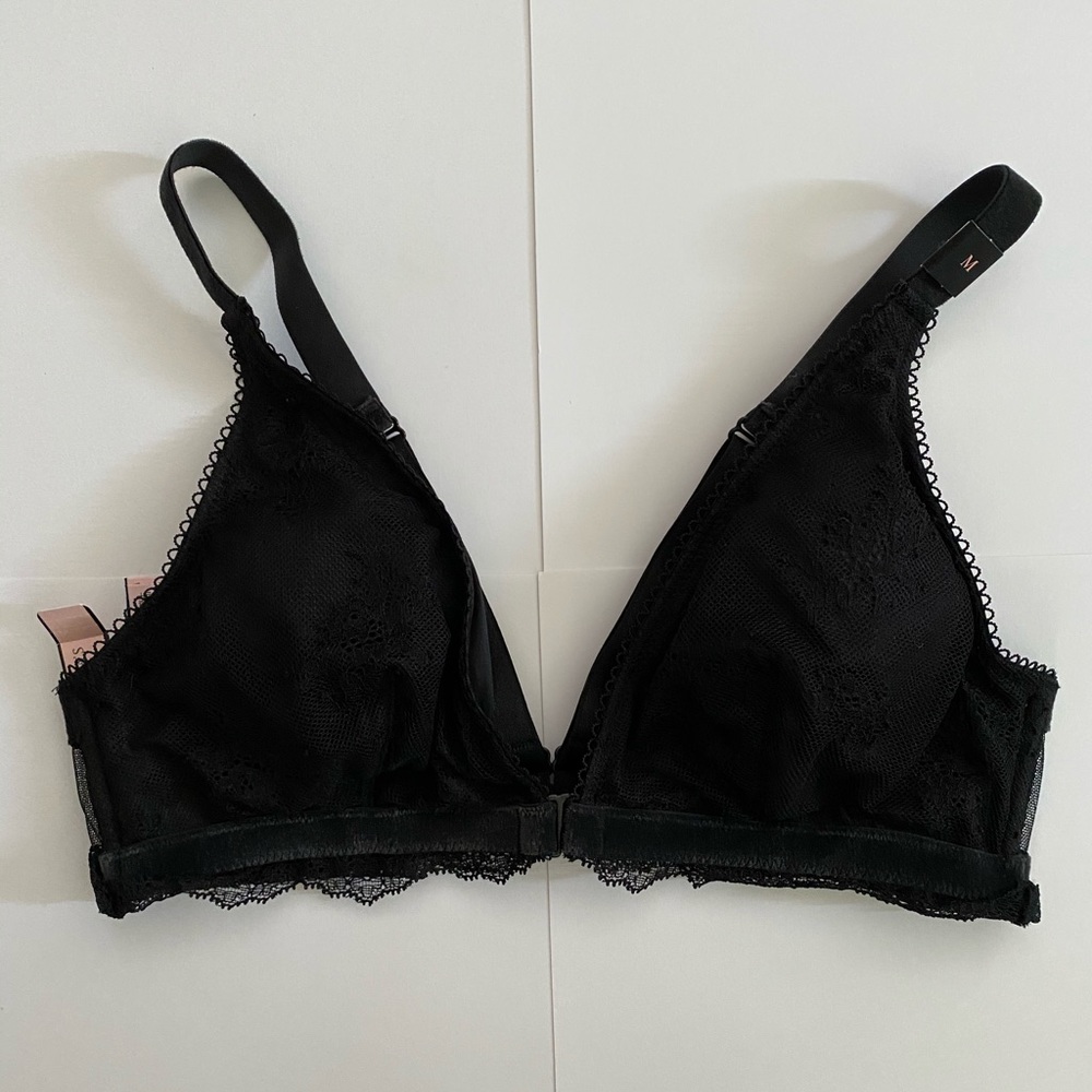 Victoria’s Secret medium bralette. NWT. Bl…